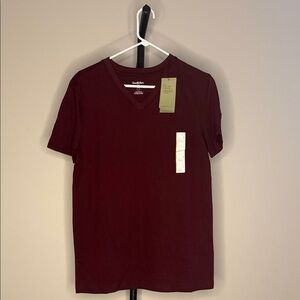 Goodfellow & Co Burgundy V-Neck T-Shirt NWT Men’s Size Small